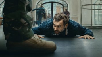 «Заложник в магазине Apple» (2025) - объяснение концовки и смысл фильма