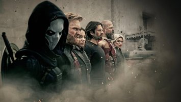 Что означает звездочка в названии фильма «Громовержцы*»