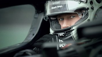 Есть ли в фильме «Формула-1» (2025) сцена после титров?